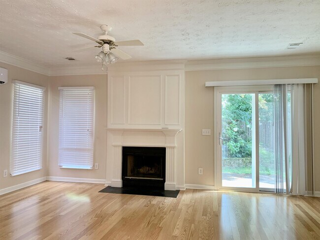 Foto del edificio - 4068 Beaver Oaks Dr