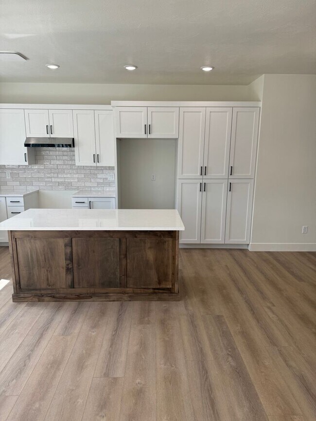 Foto del edificio - BRAND NEW TWIN HOME FOR RENT IN SUGAR CITY...