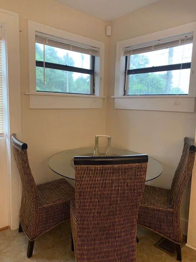 Dining table - 1401 7th Ave N