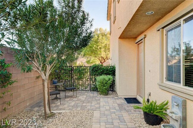 Building Photo - Gorgeous Henderson Home