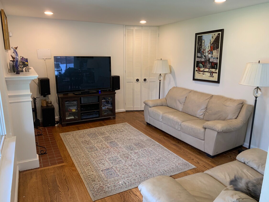 Primary Photo - 2707 Navarre Dr