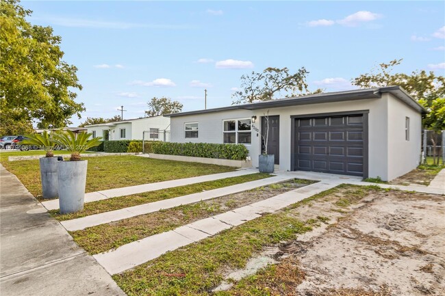Building Photo - 4200 SW 38th St