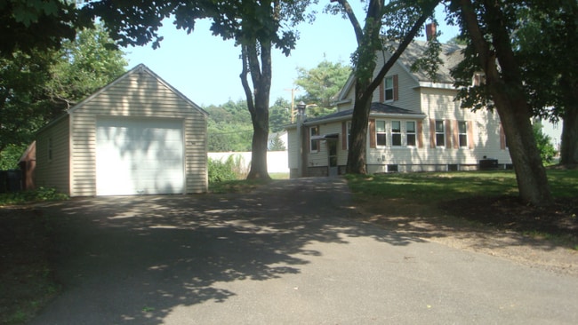 Foto del edificio - 818 Amesbury Rd