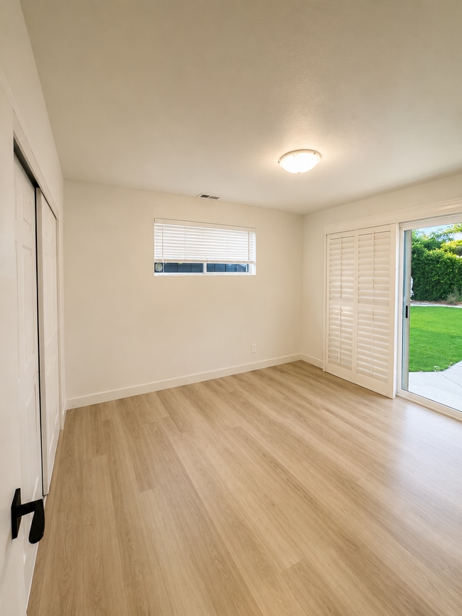 Building Photo - 7690 El Chaco Dr