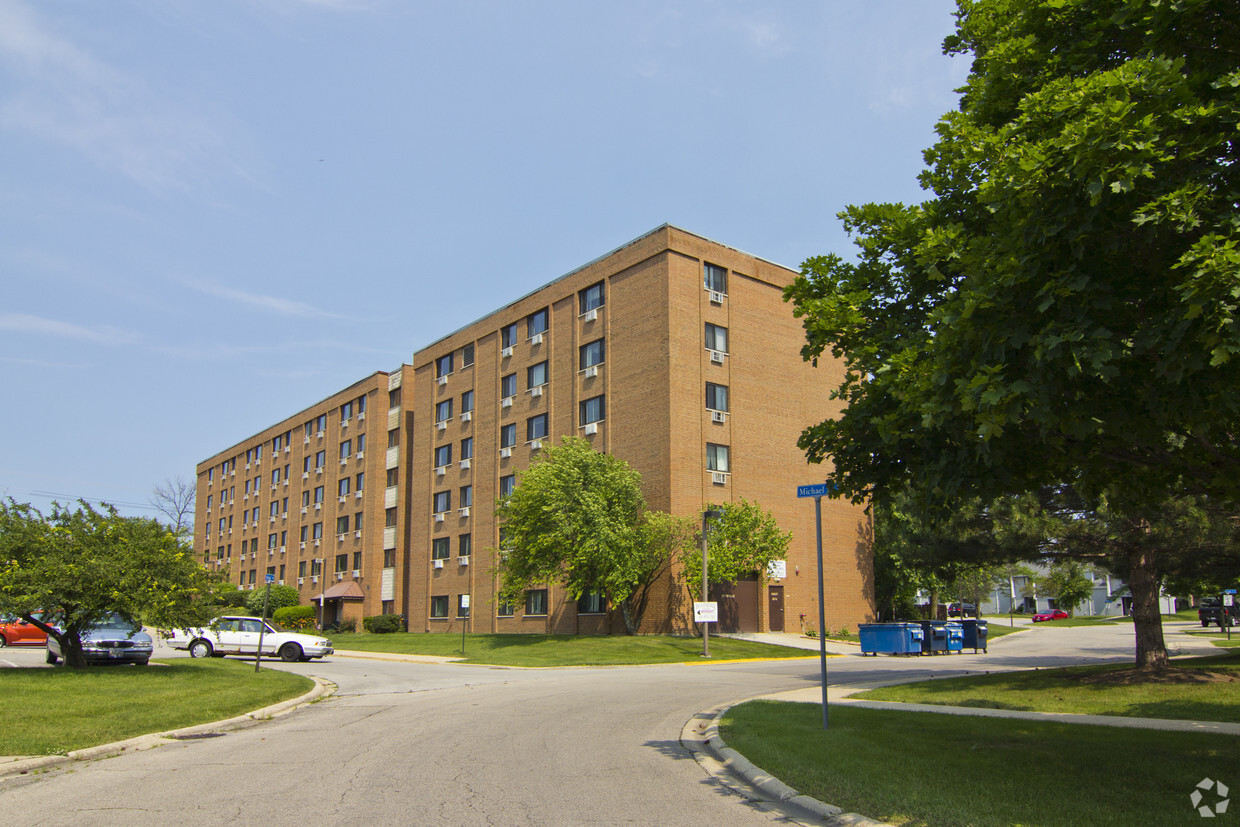 Shorewood Tower Apartments - Glendale Heights, IL | Apartments.com