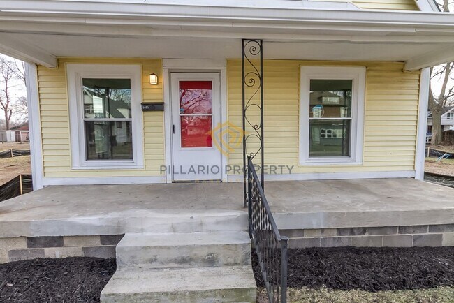 Building Photo - Close to Riverside Park, Updated 3 Bedroom...