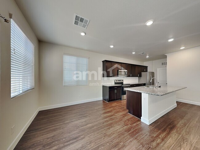 Building Photo - 1806 Viaggio Ave