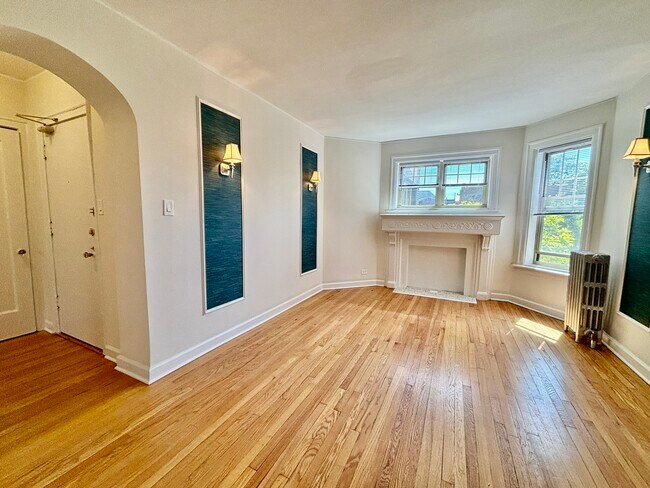 Building Photo - 1626 W Lunt Ave