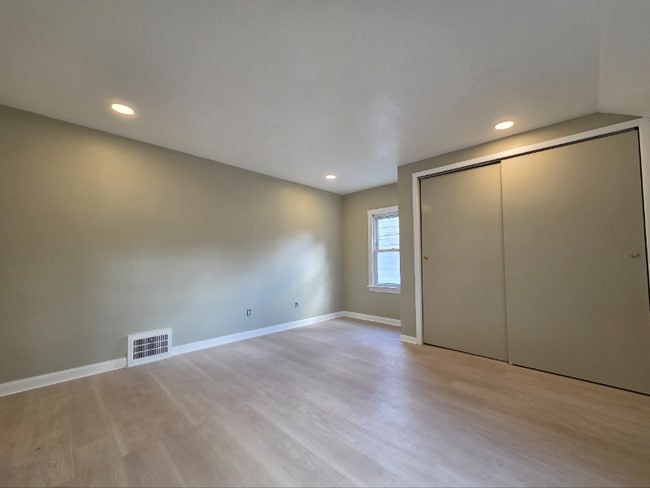 Building Photo - 4057 Bushnell Rd