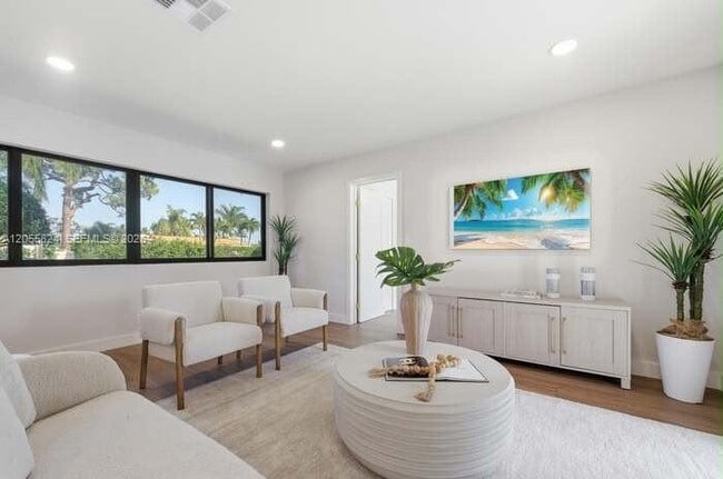 Foto del edificio - 3429 E Shore Rd