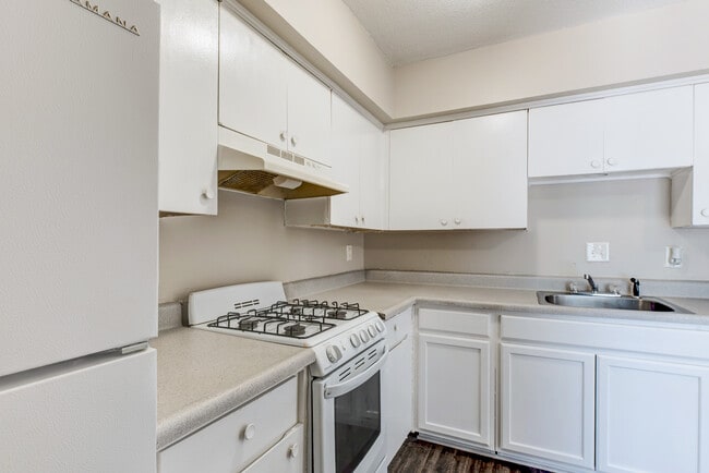 Kitchen - Cherry Creek Apartments- 1 month FREE!