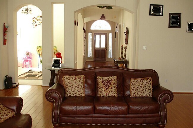 Building Photo - 14007 Coral Bean Dr