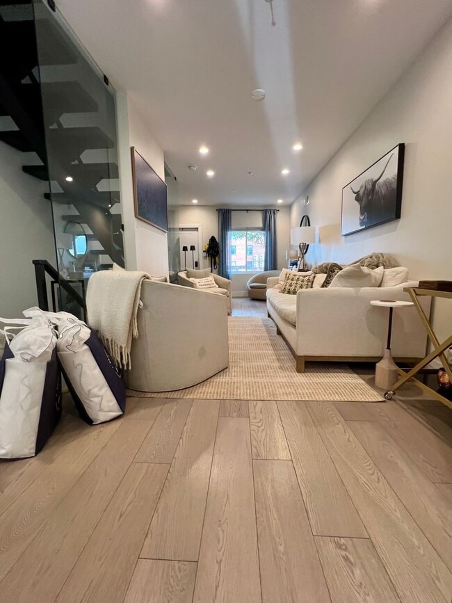 Building Photo - Gorgeous 3-Bedroom Townhome in the Heart of Northern Liberties! Available July 1st!