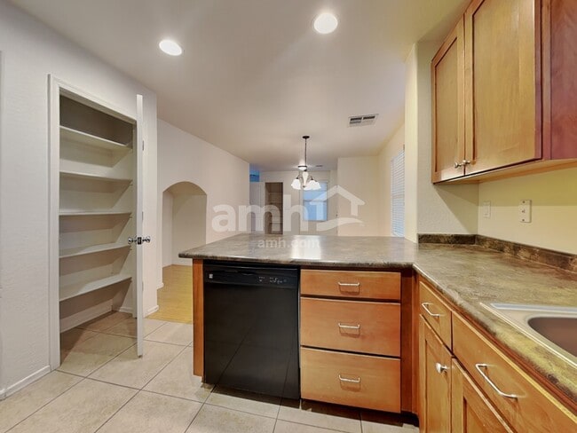 Foto del edificio - 2549 E Bart St