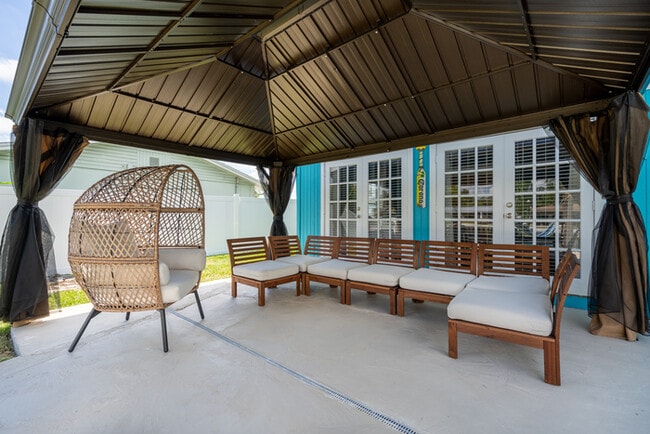 Building Photo - 8425 Flagstone Dr