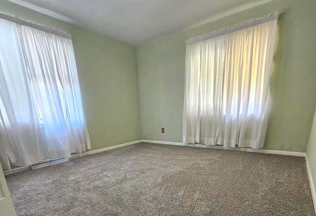 Building Photo - 714 N Bridge St