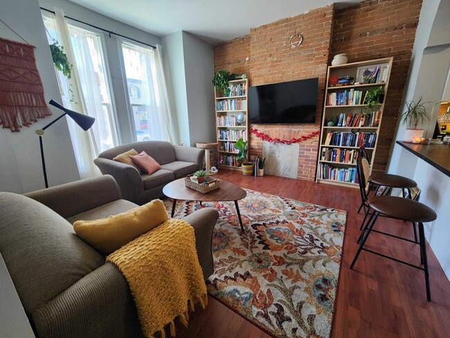 Building Photo - 333 Barrie St