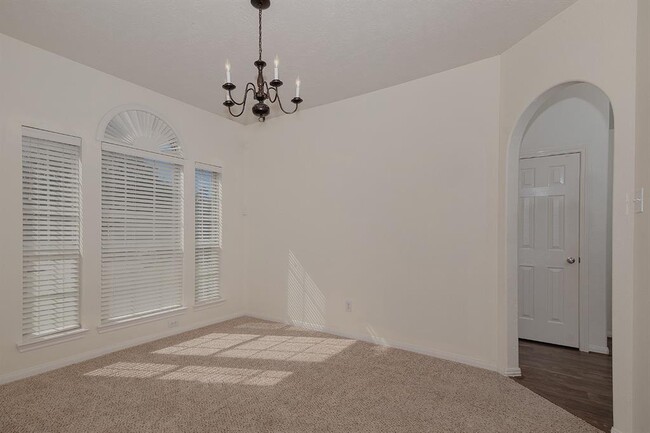 Building Photo - 32114 Decker Oaks Dr