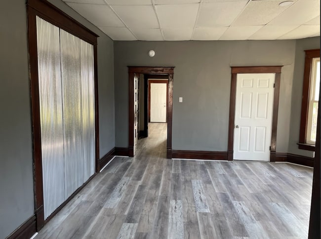 Building Photo - 216 N Lynn St