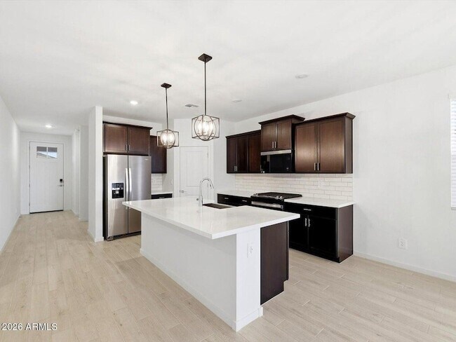 Foto del edificio - 15875 W Cottontail Ln