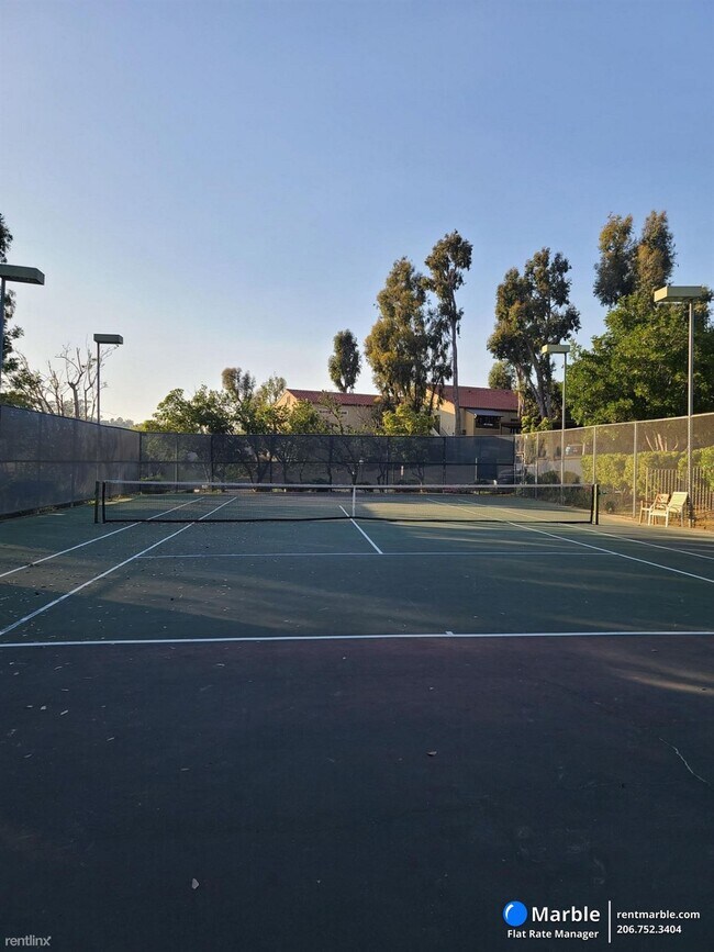 Building Photo - 2 br, 1 bath Condo - 7737 Margerum Ave Uni...