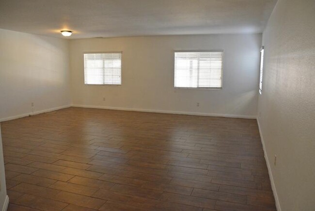 Building Photo - 13076 Napa Ct
