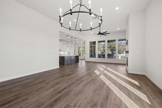 Foto del edificio - 912 Overstreet Ln