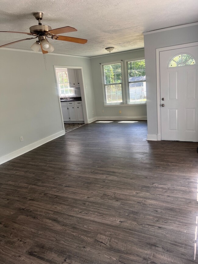 Foto del edificio - 572 Avalon Rd