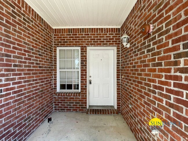 Building Photo - 117 Tooke St