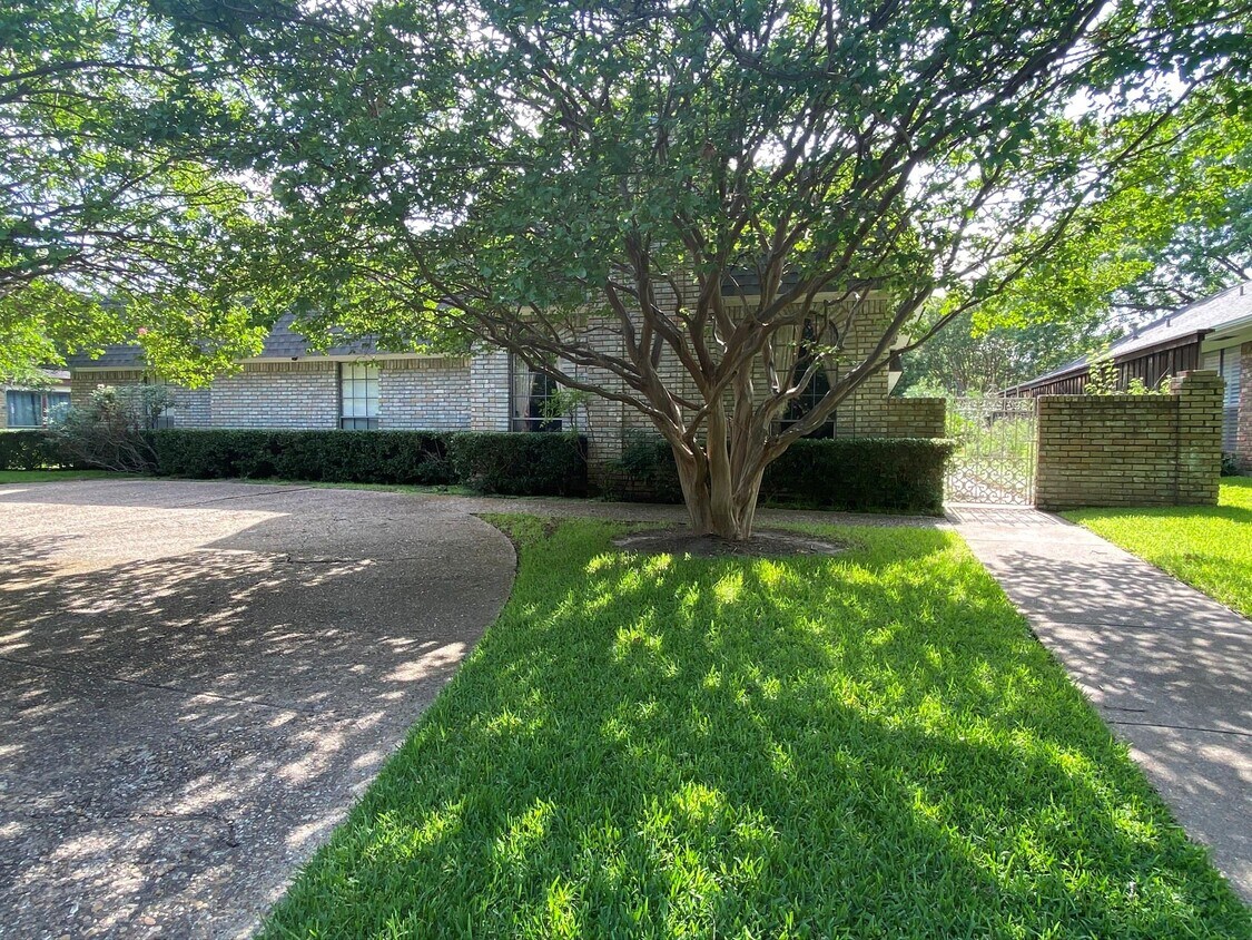 Primary Photo - 7205 Claybrook Dr