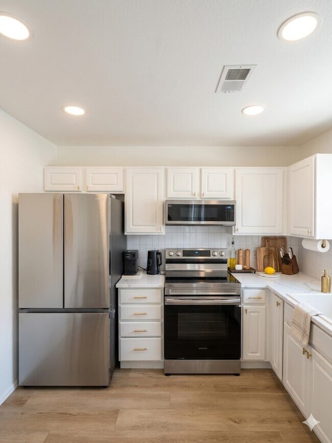 Building Photo - 1337 S Danube Ct