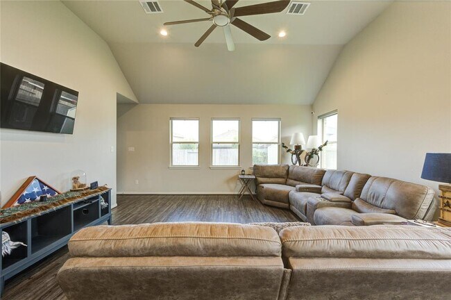 Building Photo - 30434 Butternut Oak Ln