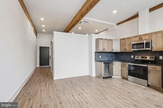 Building Photo - 201 Leverington Ave