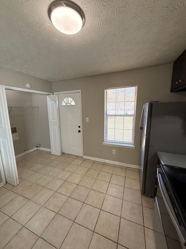 Foto del edificio - 105 Fruitwood Trce