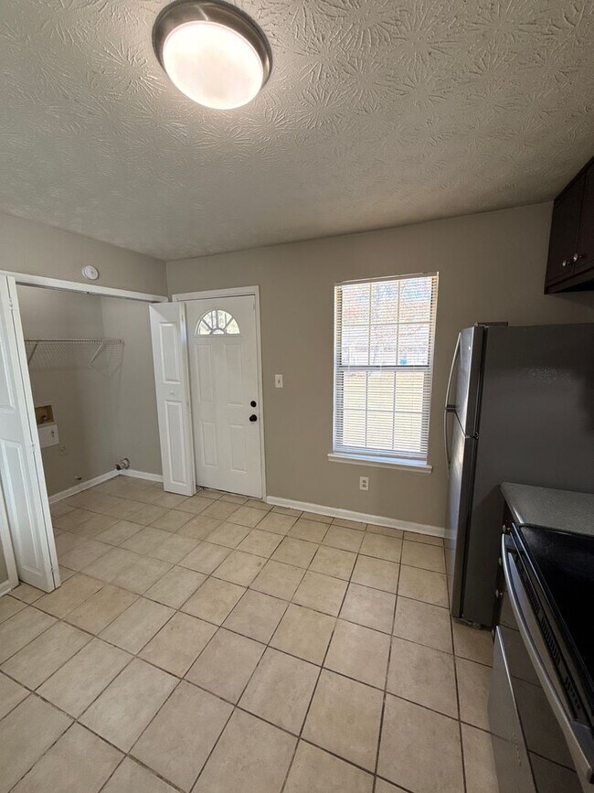 Building Photo - 105 Fruitwood Trce