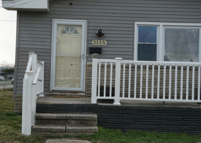 Building Photo - 2115 Hamilton Ave