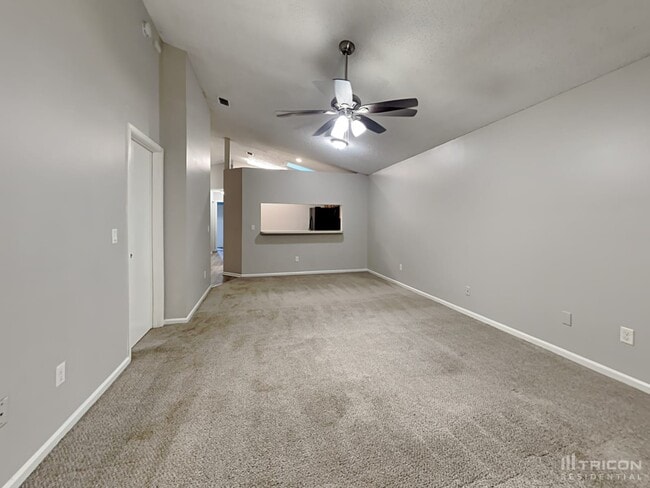 Building Photo - 2600 Malibu Cir