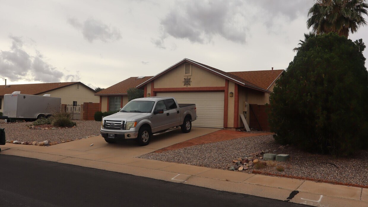 Foto del edificio - 1676 Wildflower Dr