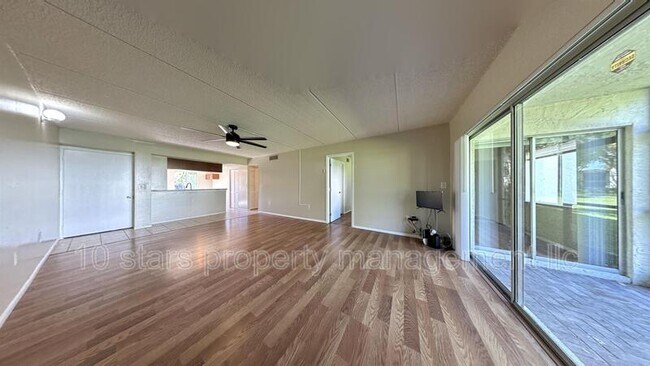 Foto del edificio - 135 Cypress Ct