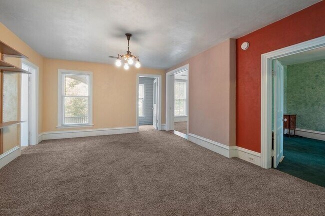 Building Photo - 3BR Upper With Tons of Character