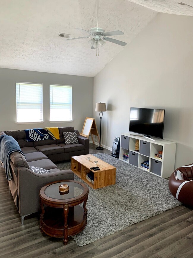 Foto del edificio - 4250 Pine Dr