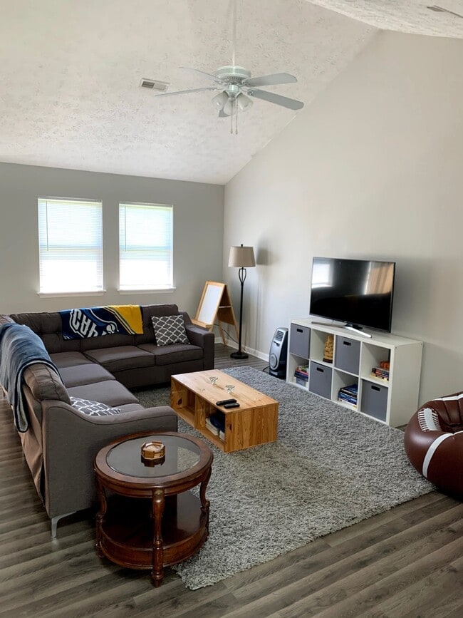 4250 Pine Dr Unit 4250, Rootstown, OH 44272 Condo for Rent in