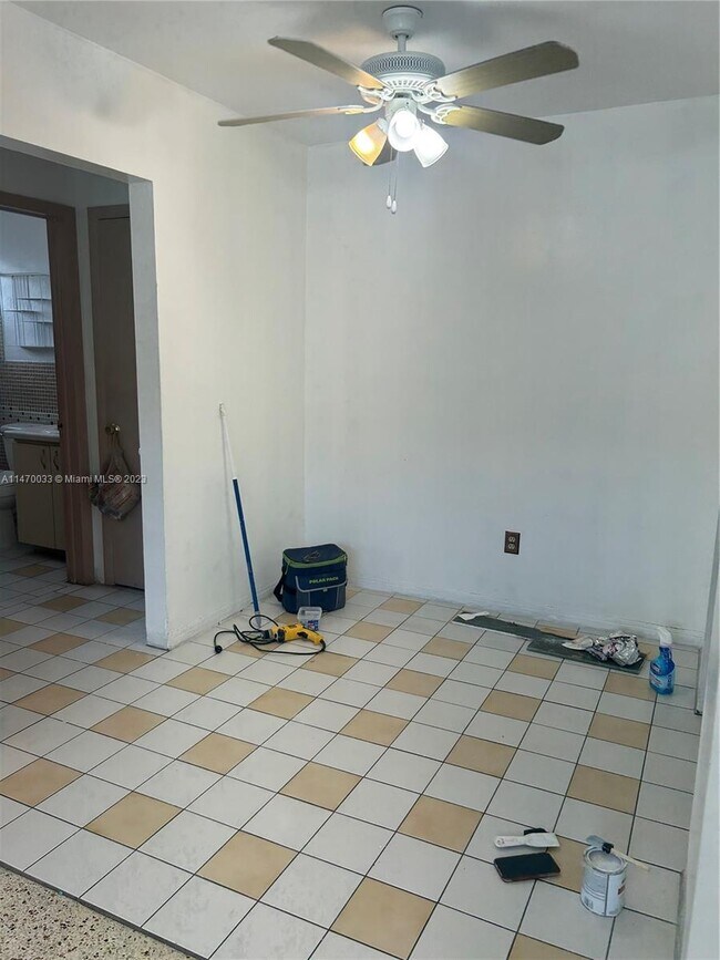 Foto del edificio - 1581 NE 8th St