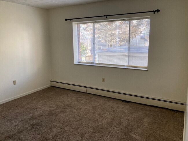 livingroom - 815 Jackman Ave