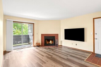 Building Photo - 4660 White Rock Cir