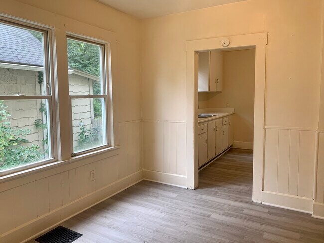 Foto del edificio - 1729 Edwards Ave NE