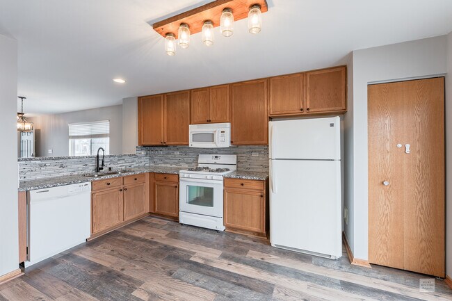 Foto del edificio - 2431 Roxbury Ln