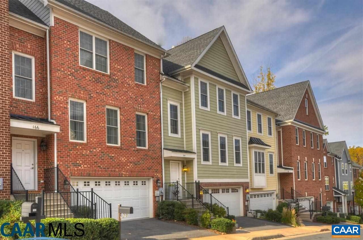 Foto principal - 164 Brookwood Dr