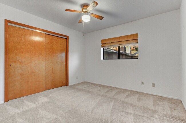 Foto del edificio - 1238 E Vogel Ave
