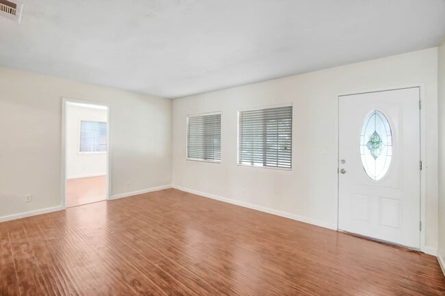Foto del edificio - Coming Soon! 3/1 One story Home in San Ber...
